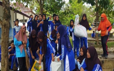 JUSERIH : Gerakan Rutin Jumat Sehat dan Bersih di SMP Negeri 2 Pangkal Pinang