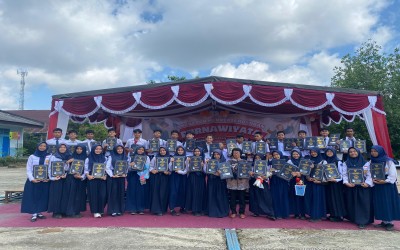 Momen Penyerahan peserta didik kelas 9 tahun pelajaran 2024-2025 kepada orangtuanya.